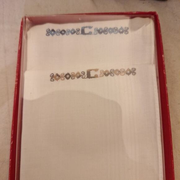 Set of 2 Vintage NIP Monogrammed (C) Men’s Handkerchiefs In Original Gift Box - Picture 3 of 3